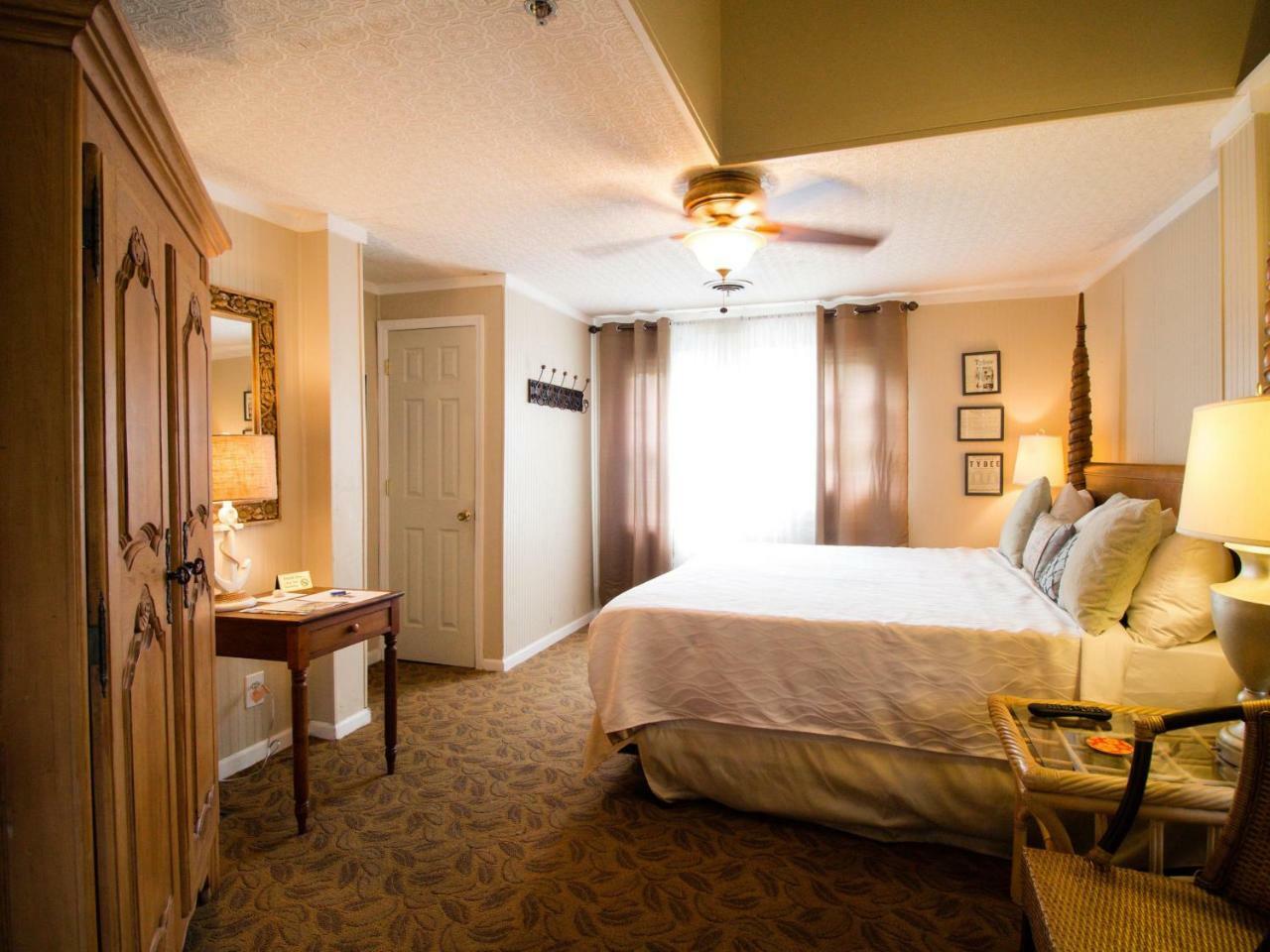 Tybee Island Inn Bed & Breakfast Room photo